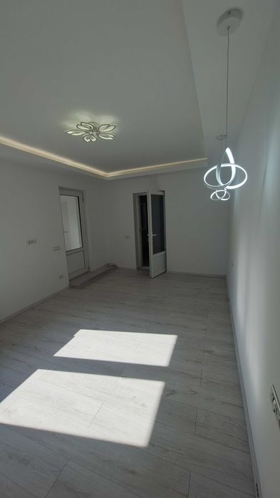 Proprietar – Casă 3 cam, baie, bucatarie,hol, camera tehnica,beci,garaj,deschidere 12,79 m, curte 200mp,Cartier Rahova