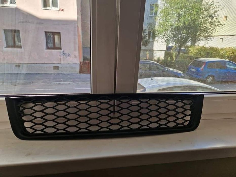 Grile bară s-line audi a4 b6 tip fagure (DOAR GRILELE DIN BARĂ)
