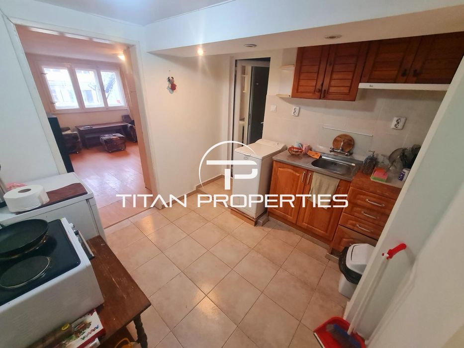 Дава се под наем Едностаен апартамент в Бургас, Лазур - 30 кв.м за 204 € - Снимка #2