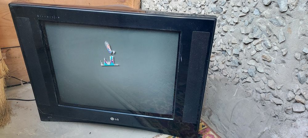 Телевизор LG продам