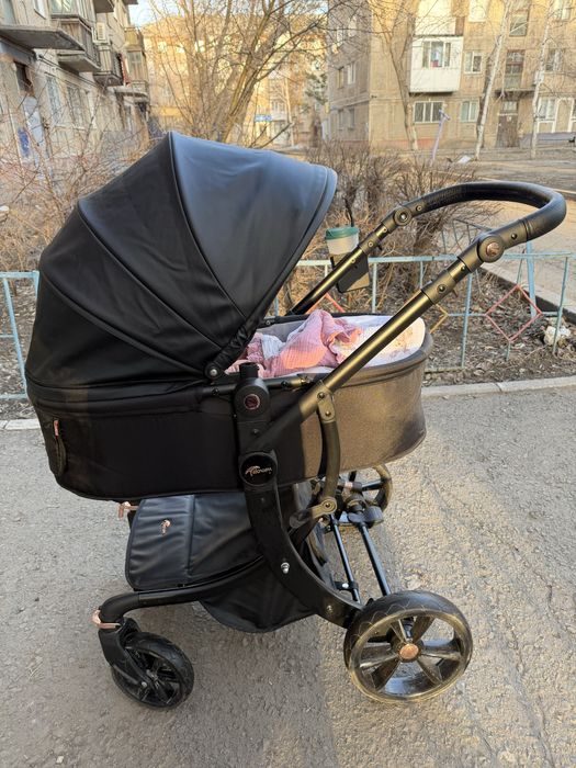Детская коляска из эко кожи