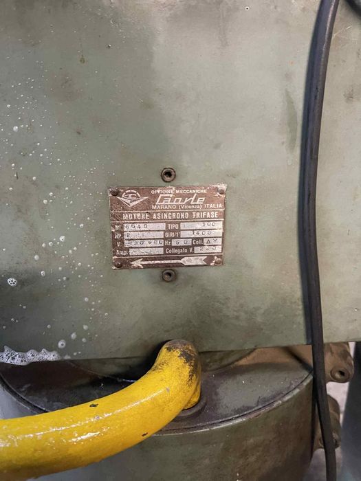 Машина за шлайфане на глави и блокове