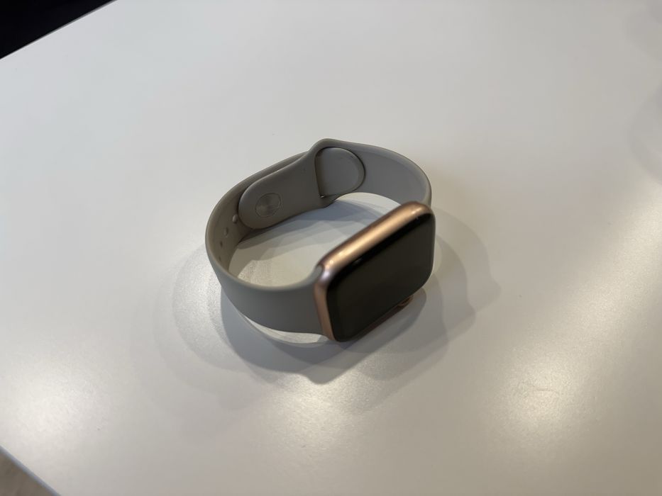 I Watch SE 44mm. Aluminium
