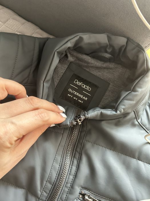 Куртка демисезонная в отличном состоянии