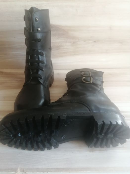 Дамски кубинки, черни, нови.