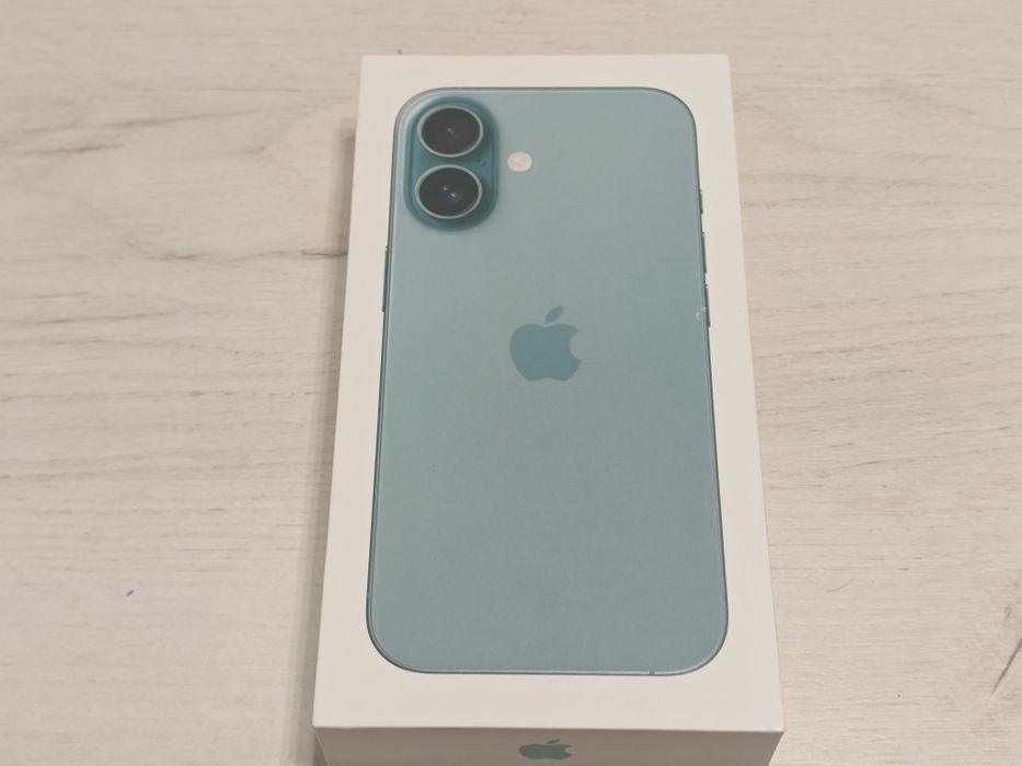 Нов iPhone 16 128 GB 24 м гаранция