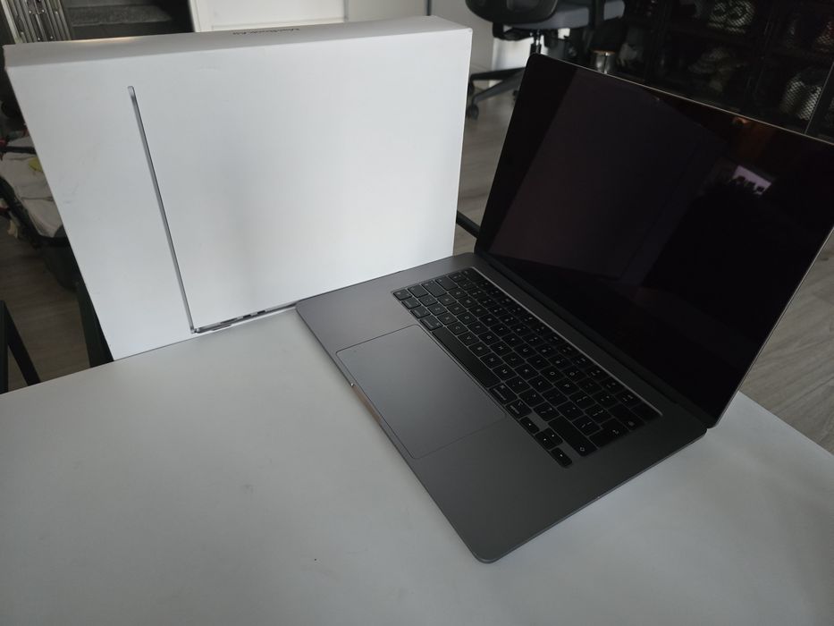 Macbook Air 15-inch, M3, 16GB RAM, Space Grey