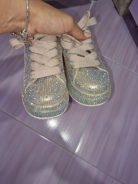 Уникални маратонки