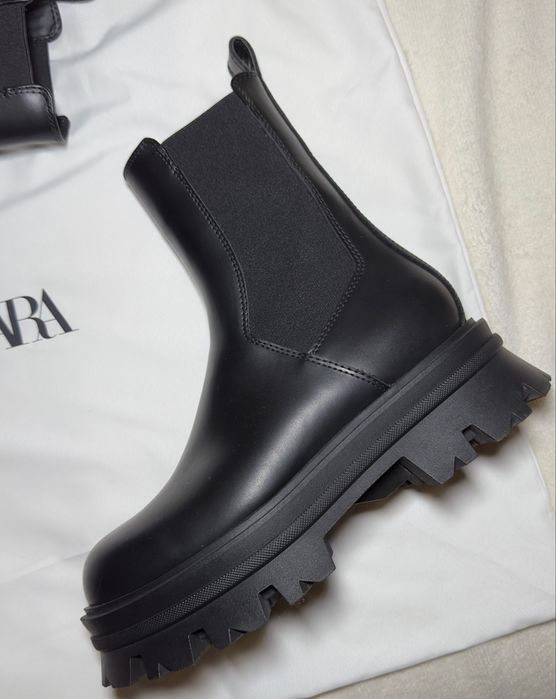 Ghete Chelsea de la Zara