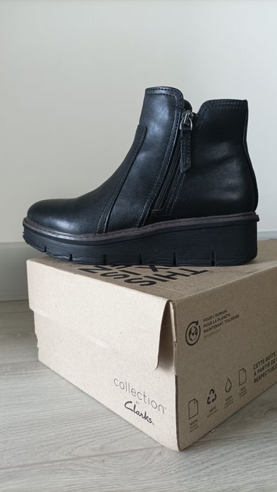 Clarks Скосени боти Airabell