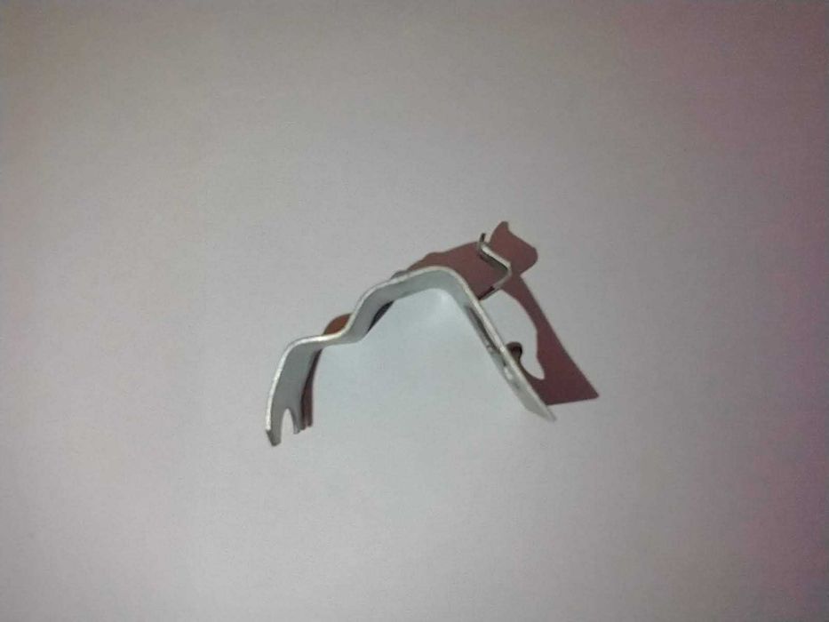 Cleme fixare capace roti Volkswagen Golf 1 321601175C