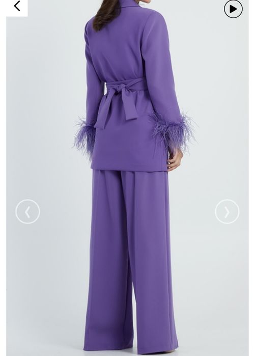 Костюм двойка с перьями