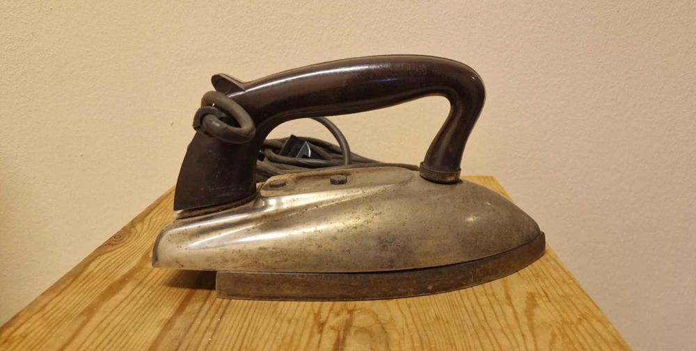 Стара ютия - "Елпром" от 1956 г.