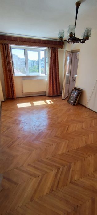 Vând apartament 3 camere, zona ultracentrală, Buzău