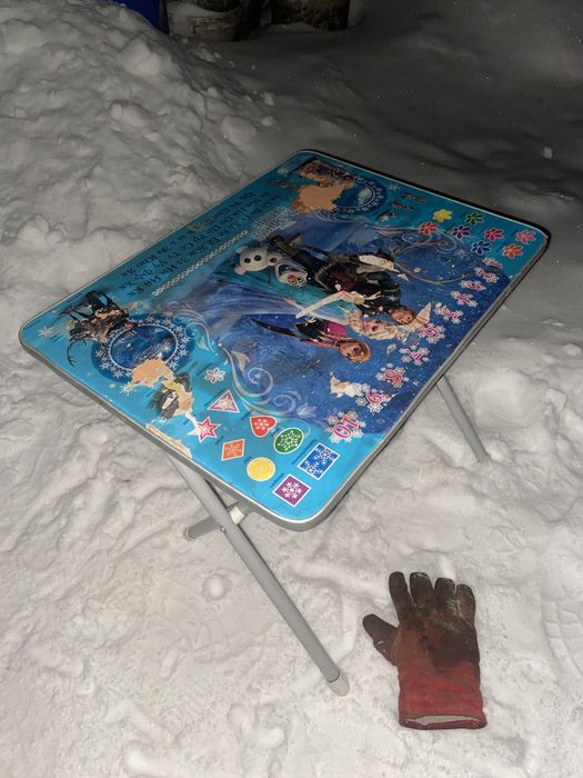 Столик детскии в норм состоянии