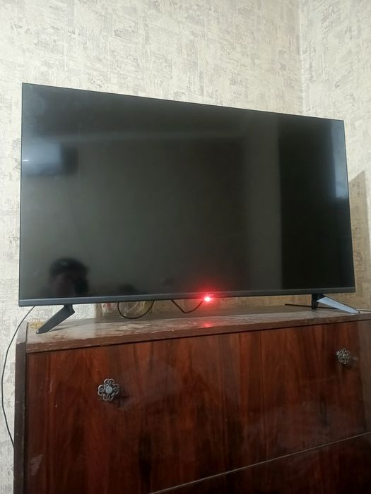 43 tali Smart televizor