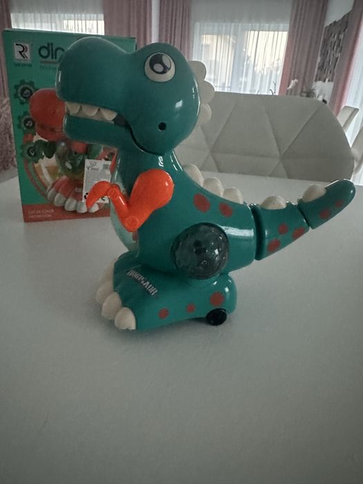 Dinozaur cu lumini si sunete