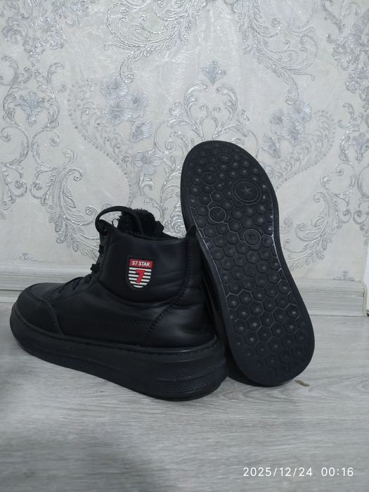 Продам хороший ботинки размер 38