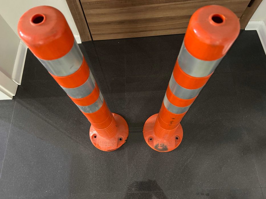 2 бр. ограничително сигнално гъвкаво колче 75см. от термопл. еластомер