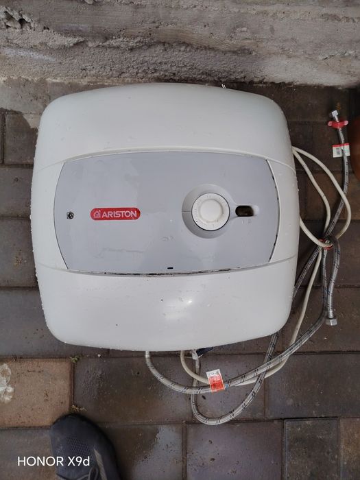 Продам : унитаз, раковину и водонагреватель
