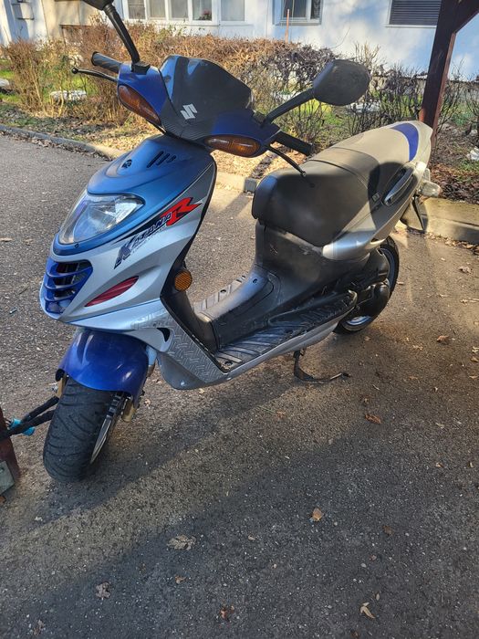 Vand scuter Suzuki