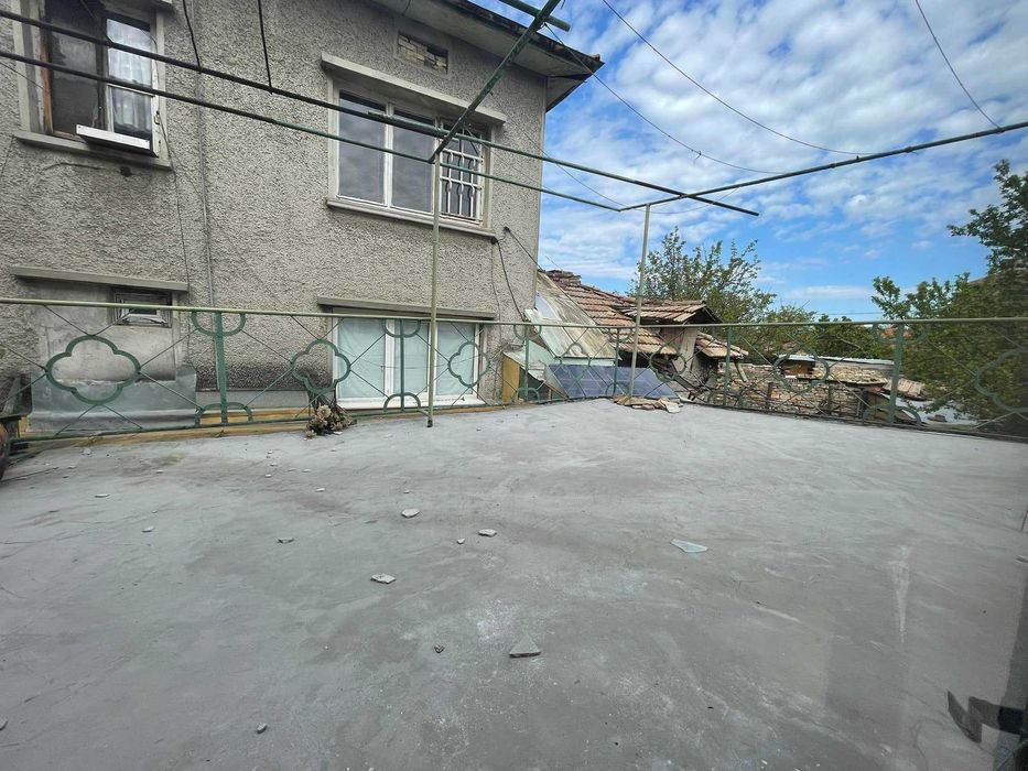 Пазар !!! Етаж от къща !!! Тухла !!!