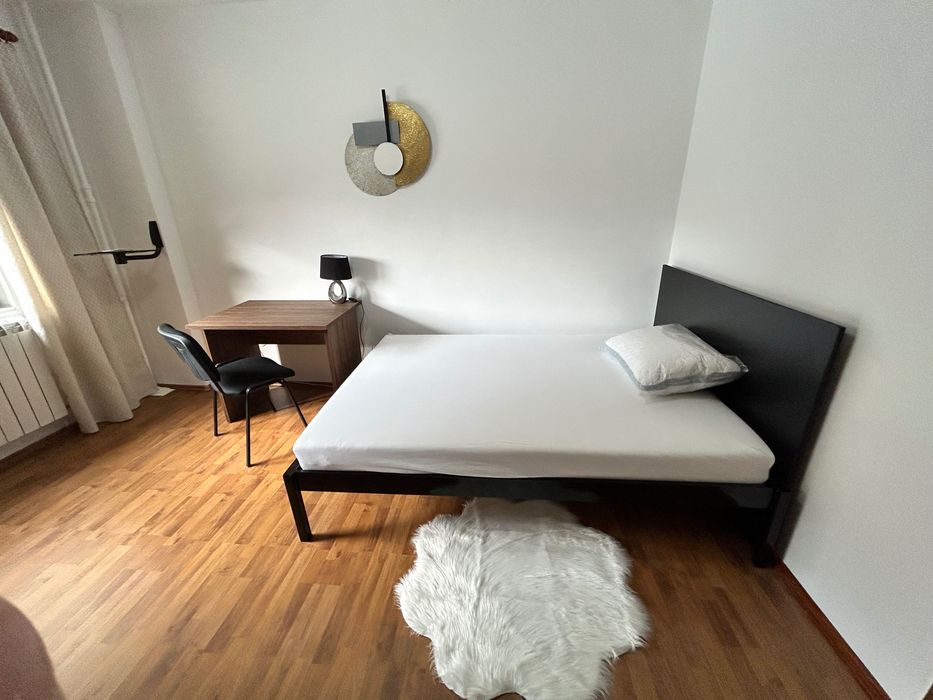 Inchiriez apartament cu 2 camere decomandat str Magheru etaj 1