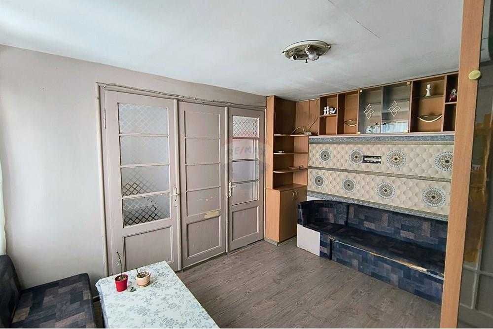 Продава се Етаж от къща в Шумен, Център - 39 кв.м за 1557 €/кв.м - Снимка #1