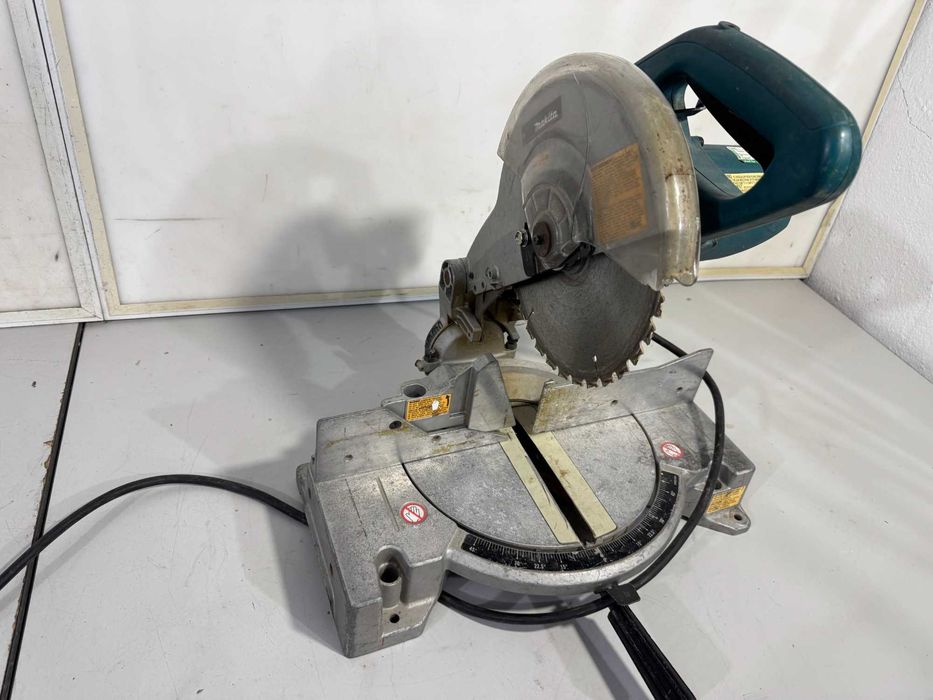 Циркуляр пендула - Makita LS1040/ 1650 W / 255 mm