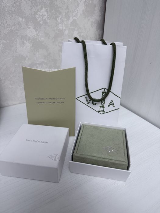 Продаётся новый розовый браслет в стиле Van Cleef & Arpels