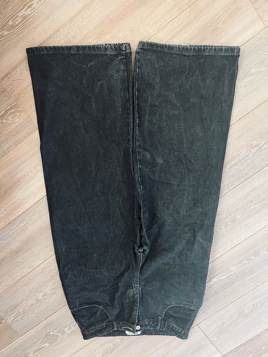 Empty jeans, baggy jeans