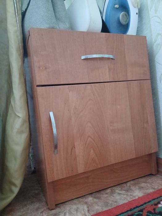 Тумбочка сатылады.