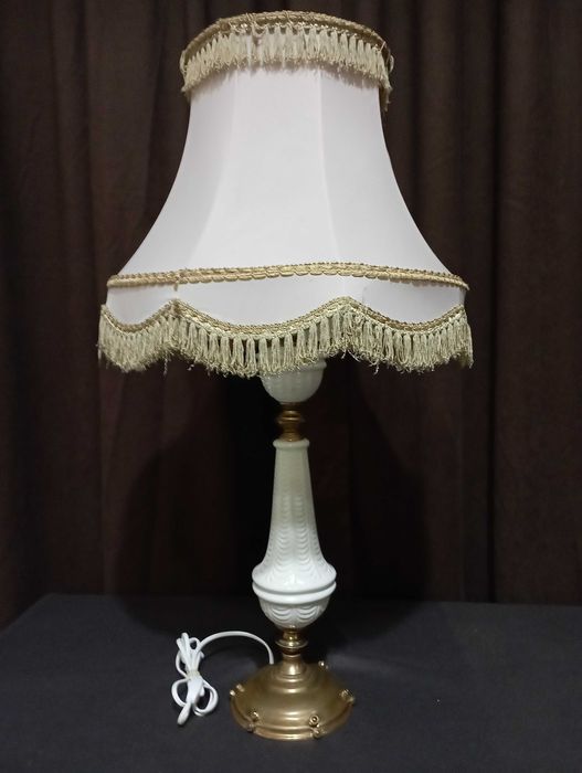 Красиви старинни лампи с абажури - лампа