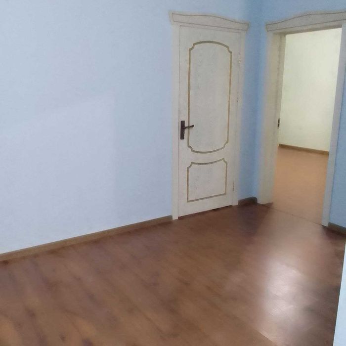 Қарши Ситидан 2 хонали яшашга тайёр уй сотилади, ижарачиси билан