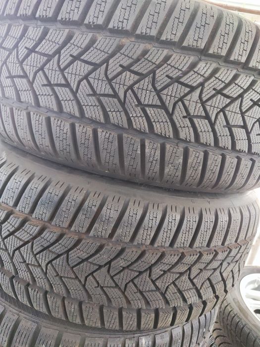 2 бр зимни 225/50/17 Dunlop 24г