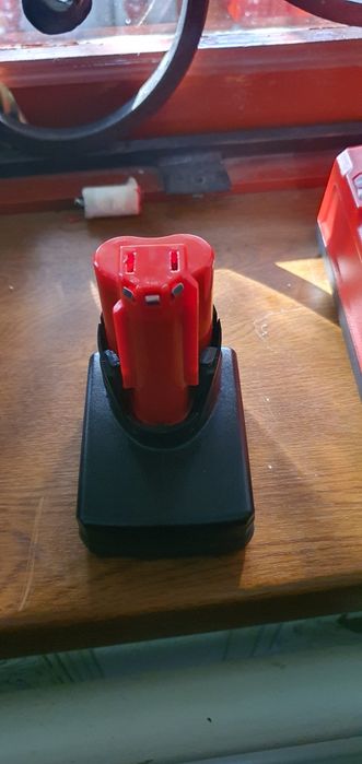 Продам аккумулятор от milwaukee m12 6A