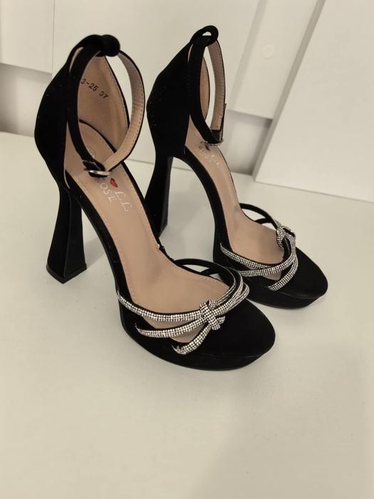 Pantofi eleganți cu toc mărimea 37