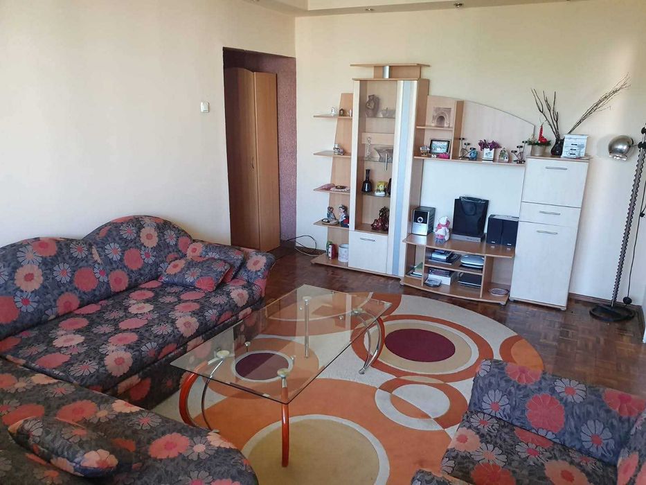 Vand apartament 3 camere vedere la Dunare