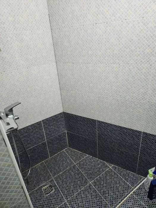 Nukis kinoteatr yonida 4 xonali kvartira sotiladi !!