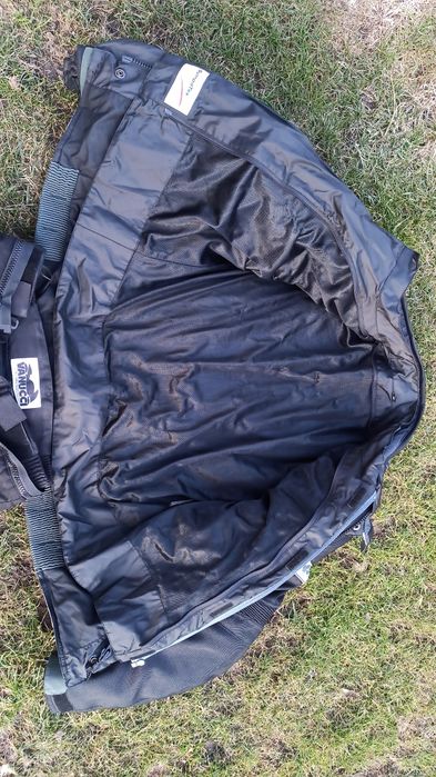 Vând costum moto Vanucci