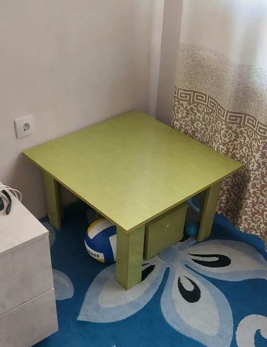 Продам детский столик