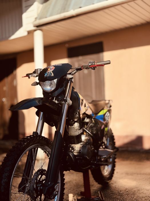 Мотоцик эндуро 06