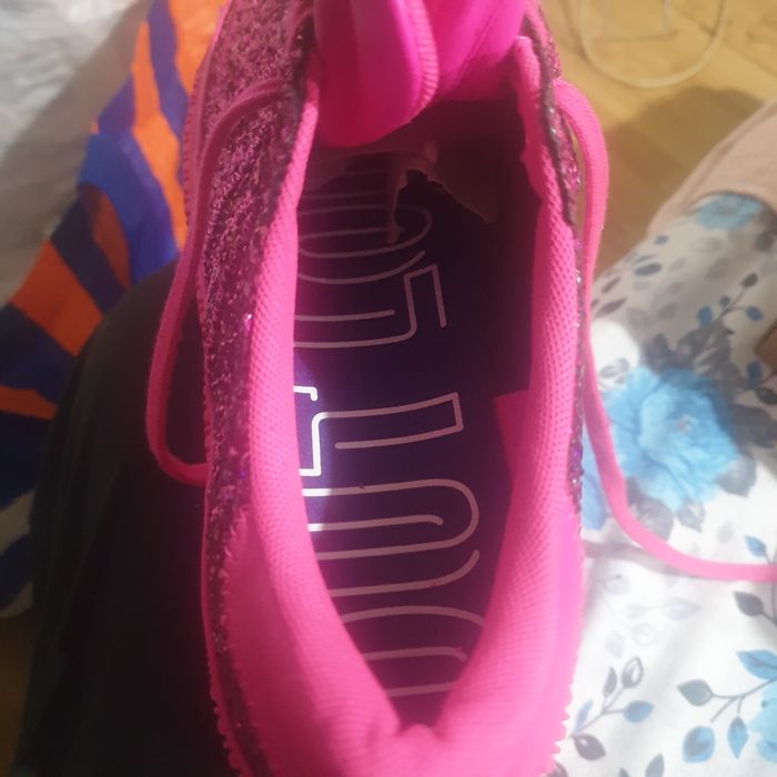 Vand adidași originali  nr 40 o singură pereche