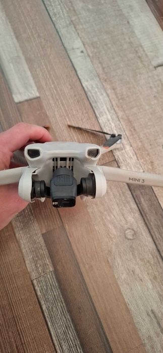 Dronă dji mini 3