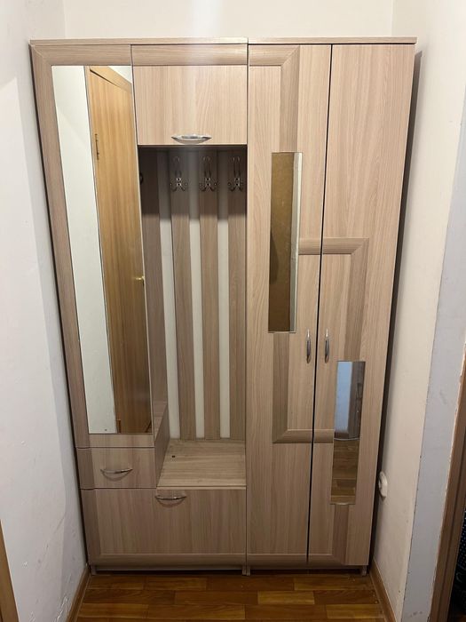 Шкаф в прихожую.