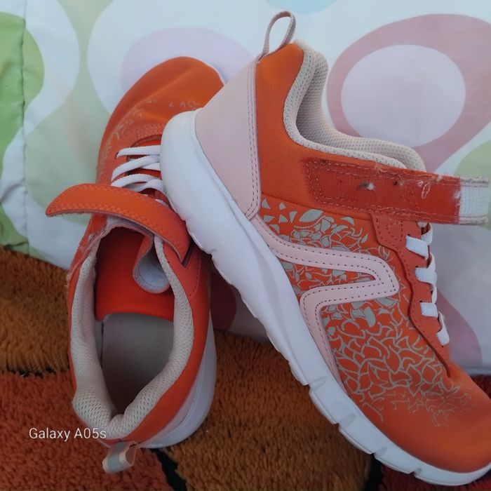 Детски обувки с Велко за момиче