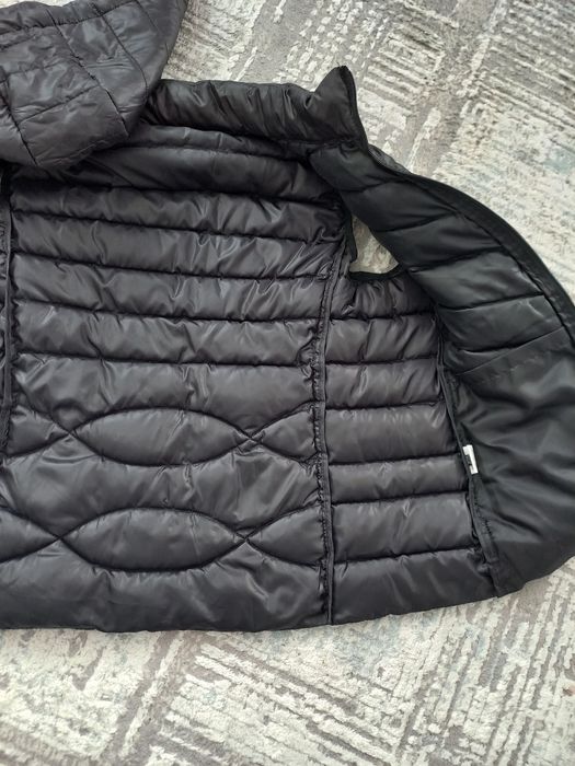 Продам жилет с капюшоном