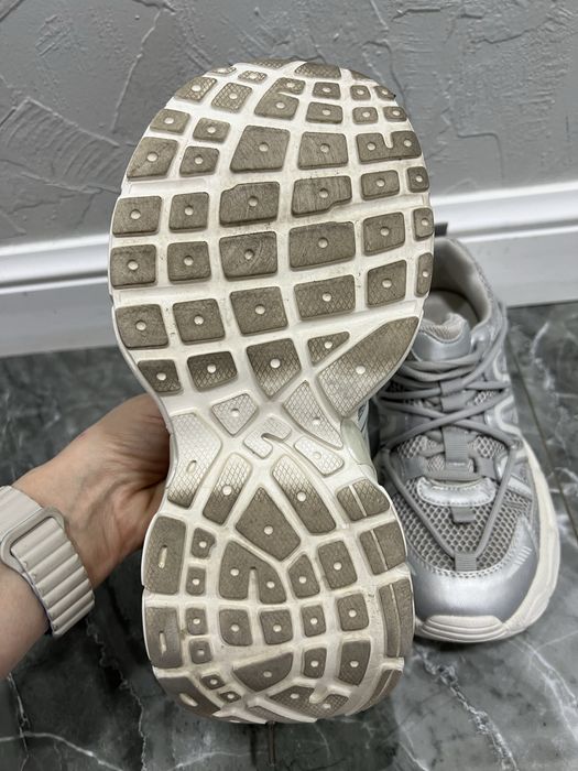 Кроссовки женские