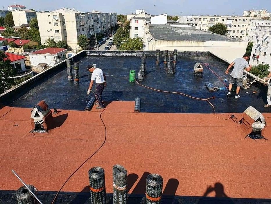 Reparații acoperișuri hidroizolații membrană construcții firmă acoperi