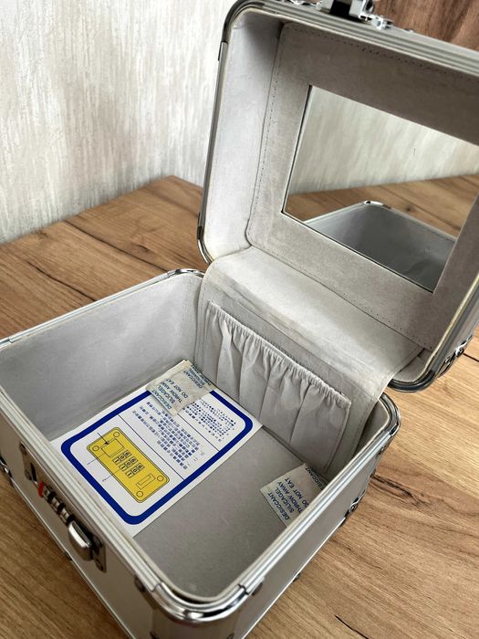 Cutie Cosmetica Medie cu Cifru